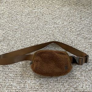 Lulu Lemon Everywhere Belt Bag in brown sherpa